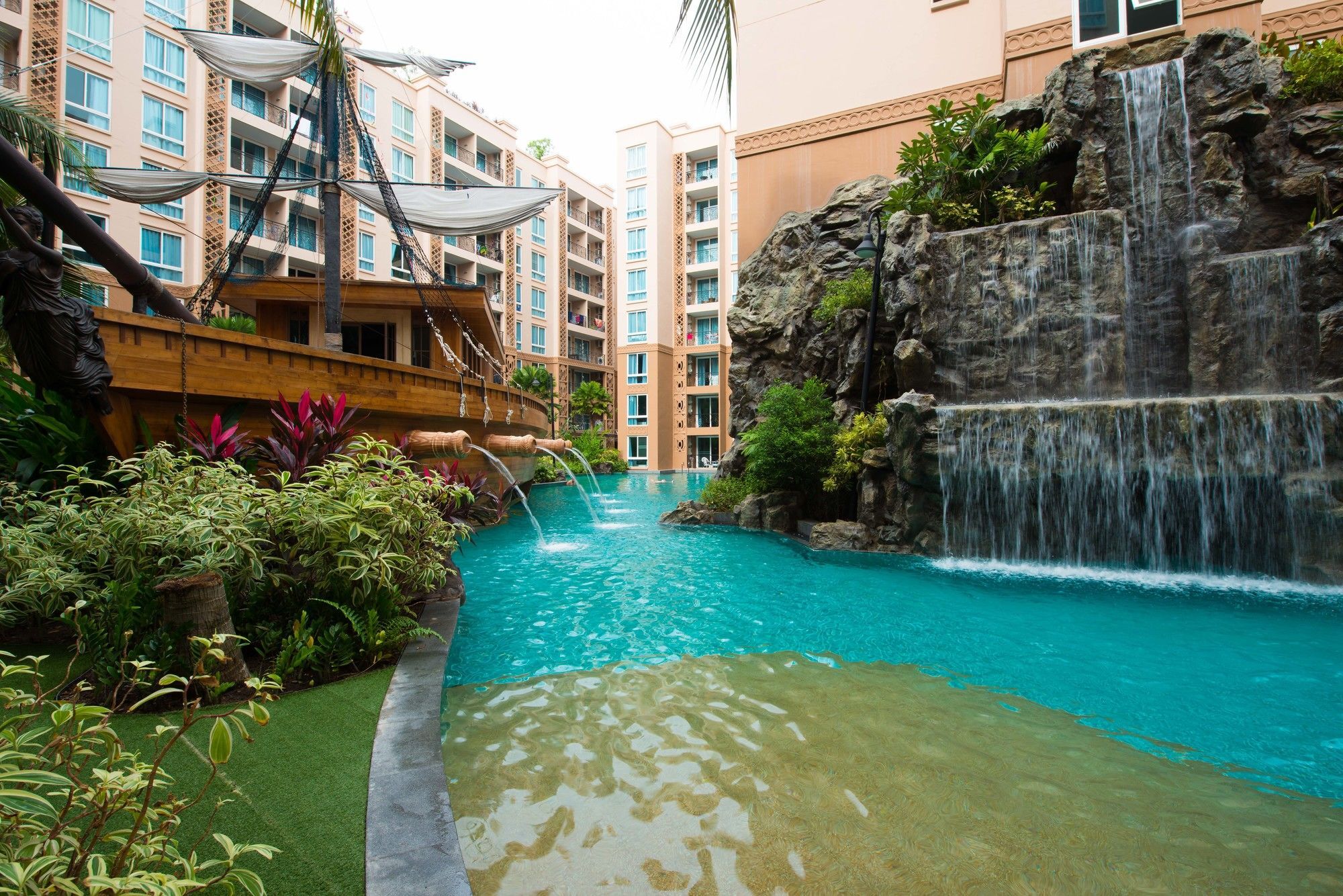 Atlantis Pattaya High Service Pantai Jomtien Bagian luar foto
