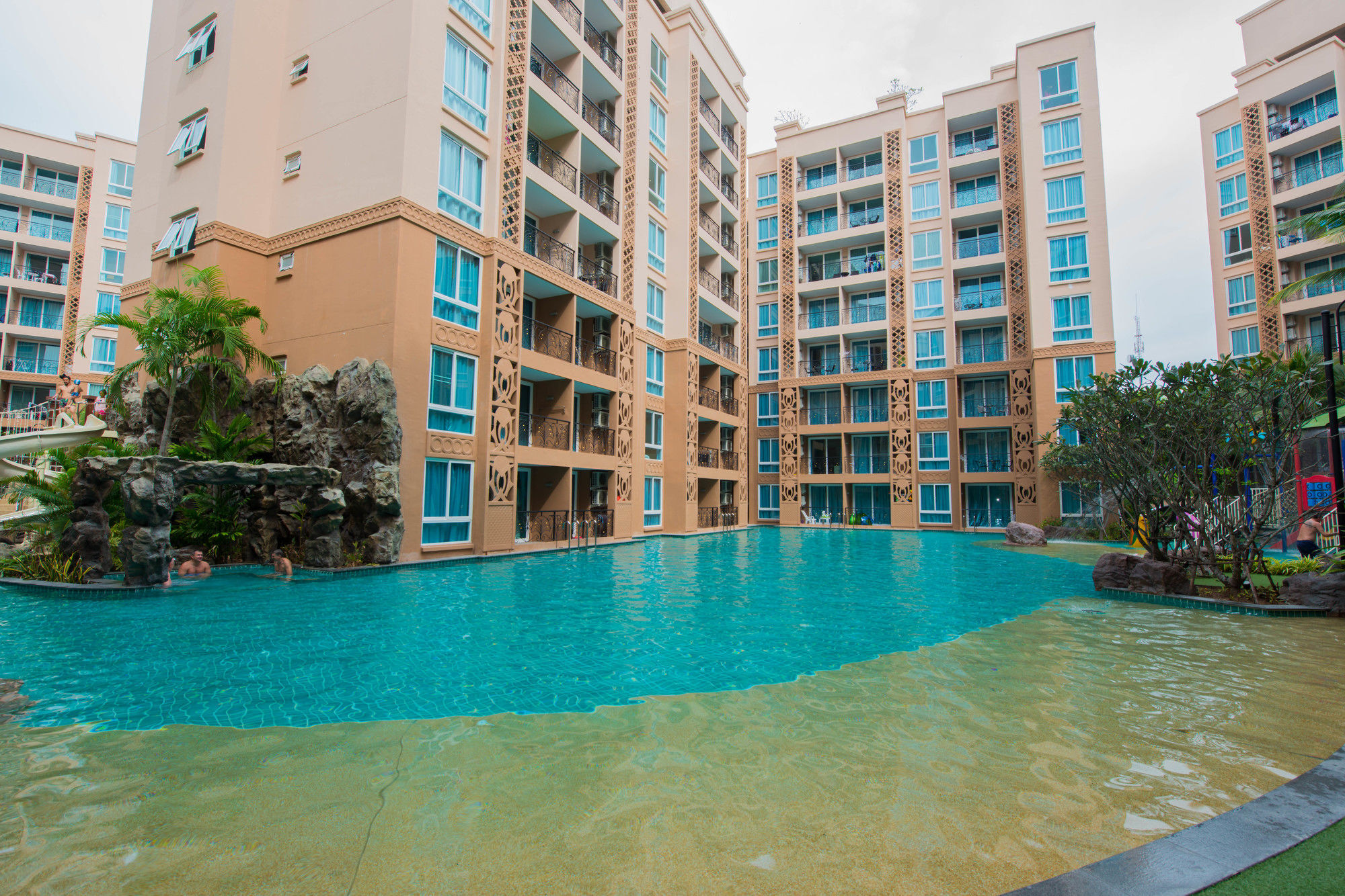 Atlantis Pattaya High Service Pantai Jomtien Bagian luar foto