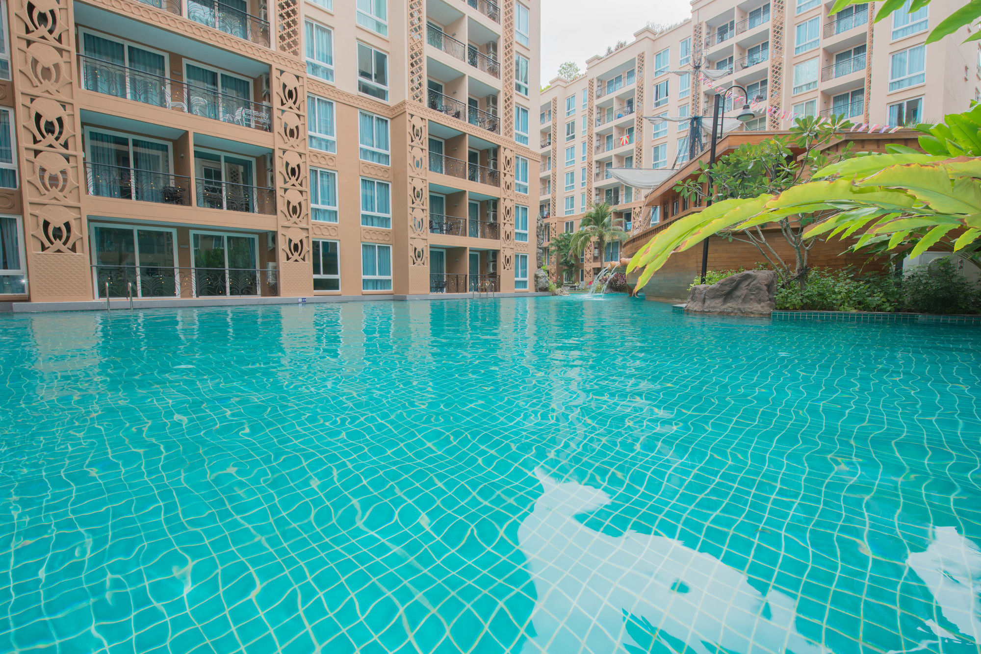 Atlantis Pattaya High Service Pantai Jomtien Bagian luar foto