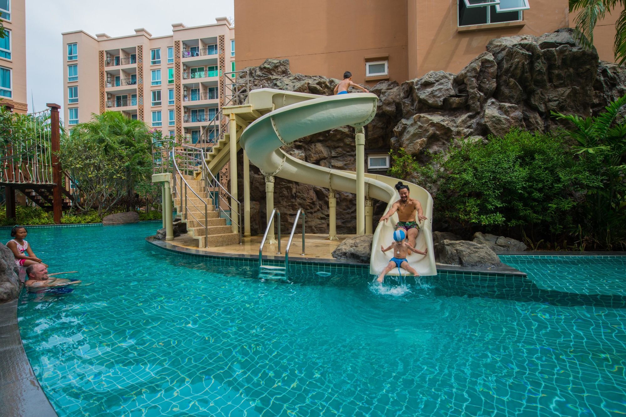 Atlantis Pattaya High Service Pantai Jomtien Bagian luar foto
