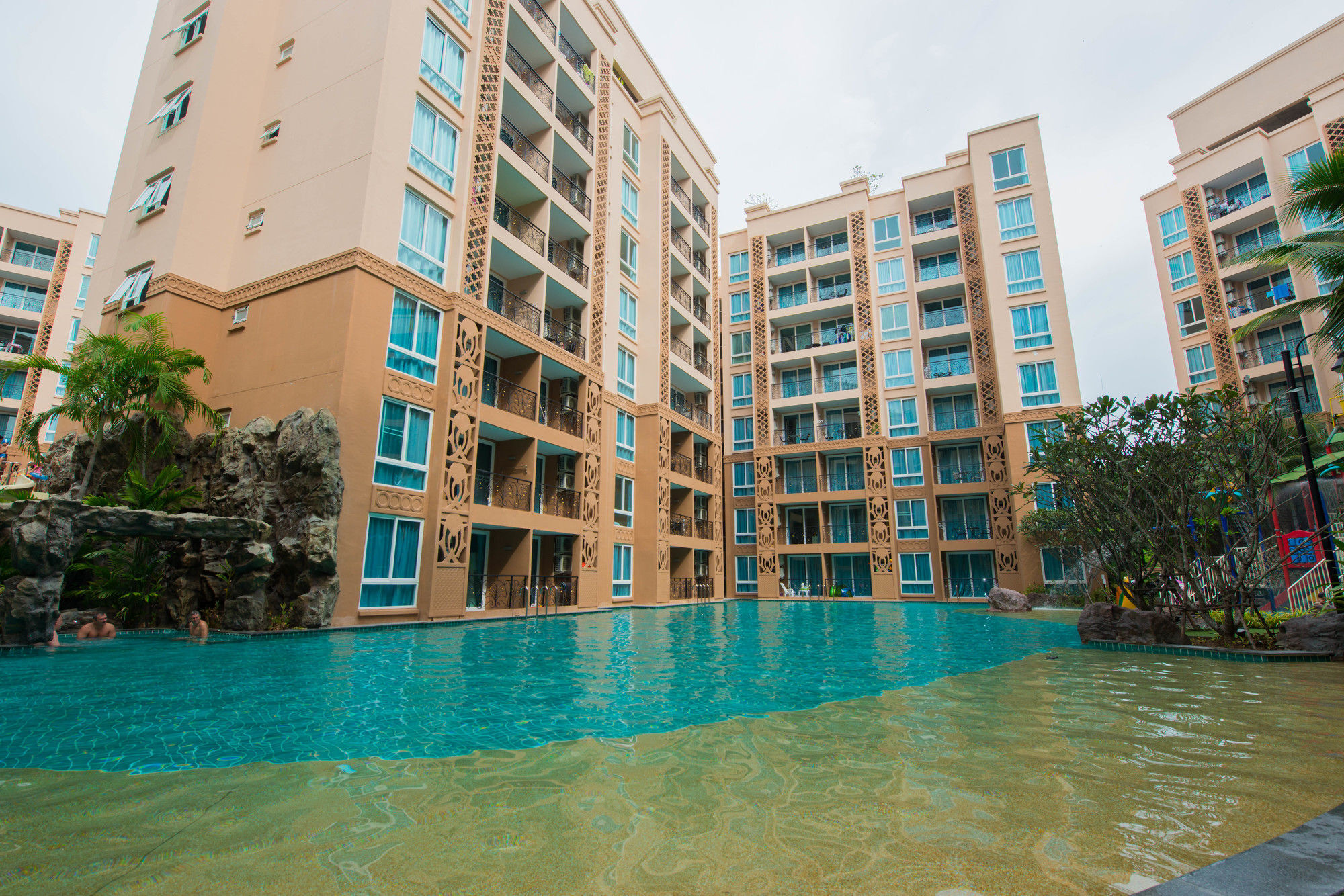 Atlantis Pattaya High Service Pantai Jomtien Bagian luar foto